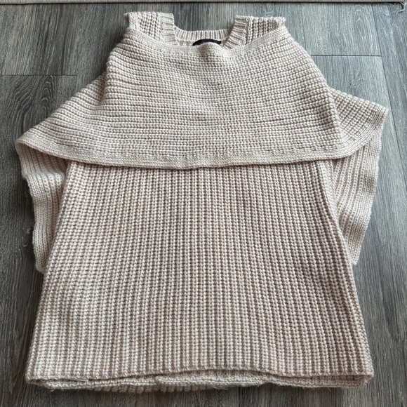 BCBGMaxAzria Sweaters - BCBG MaxAzria Mariana Short Sleeve Sweater with Wrap Size M 100% Soft Wool